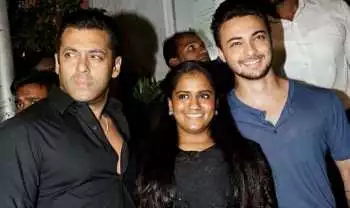 Aayush Sharma With Arpita Sharma And Salman Khan compressed