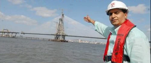 Anil Deshmukh posing infront of the Bandra Worli Sea Link