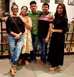 Mrunal Thakur with family