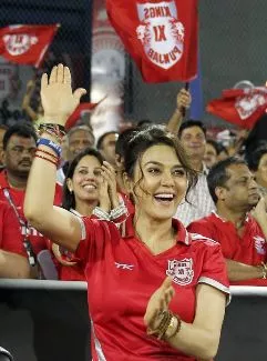 Preity Zinta Supporting her Team Kings XI Punjab compressed