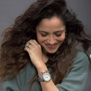 Ankita Lokhande flaunting her diamond ring 300x300 1