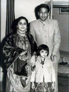 अपने माता पिता के साथ शाहरुख