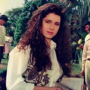 नीलम कोठारी का जीवन परिचय । Neelam Kothari Biography in Hindi नीलम कोठारी