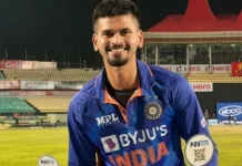 श्रेयस अय्यर (क्रिकेटर) का जीवन परिचय। Shreyas Iyer Biography in hindi श्रेयस अय्यर (क्रिकेटर) का जीवन परिचय। Shreyas Iyer Biography in hindi