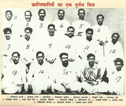 काकोरी कांड (1925) के क्रांतिकारी — राम प्रसाद बिस्मिल, अशफाक उल्ला खाँ, राजेंद्र लाहिड़ी और अन्य अभियुक्तों का समूह चित्र