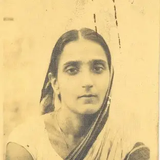 दुर्गा देवी वोहरा (दुर्गा भाभी) का चित्र — भारतीय स्वतंत्रता संग्राम की साहसी क्रांतिकारी और भगत सिंह की सहयोगी